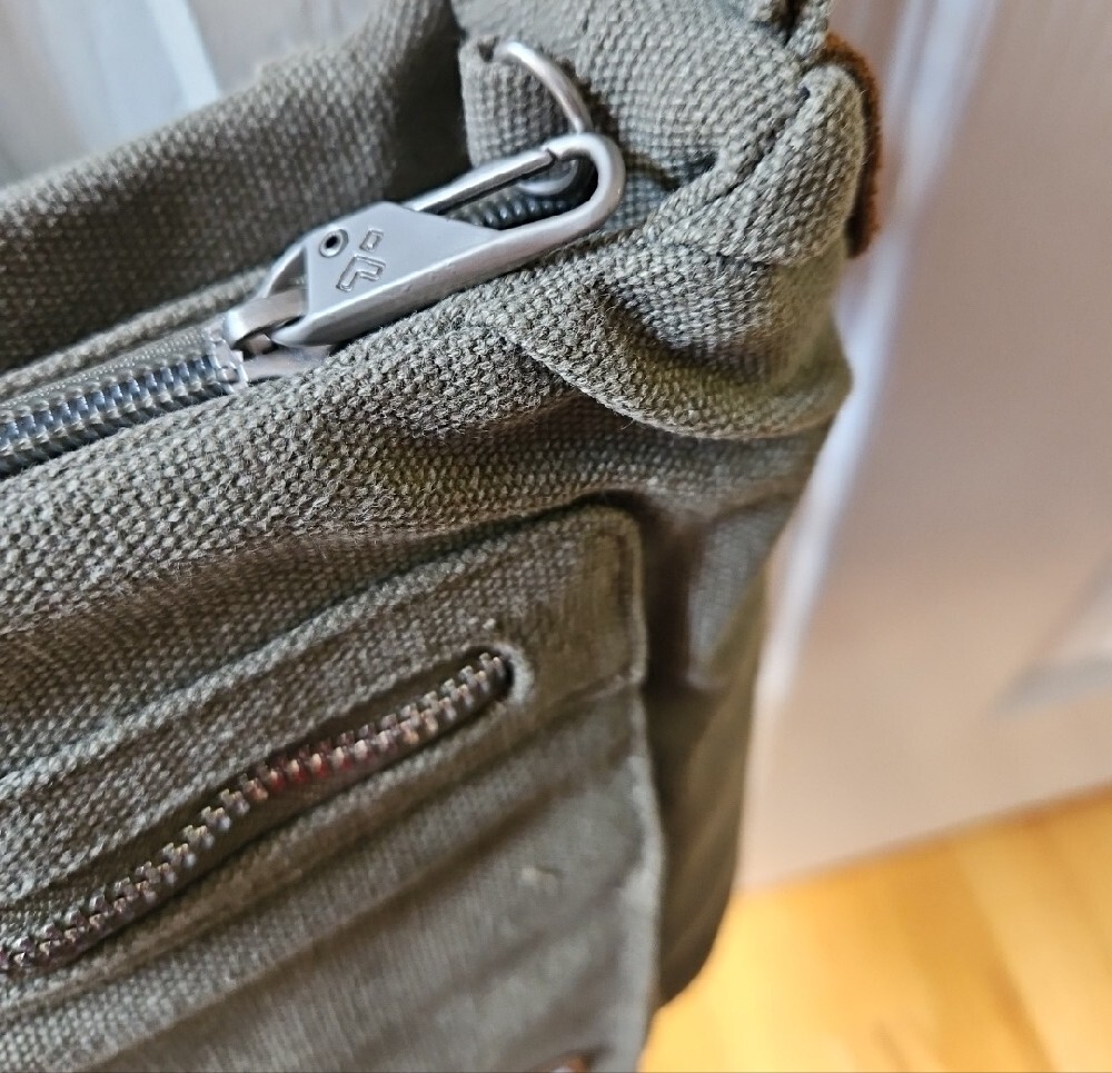 Travelon Olive Green Heritage Canvas Messenger Bag - Picture 4 of 5